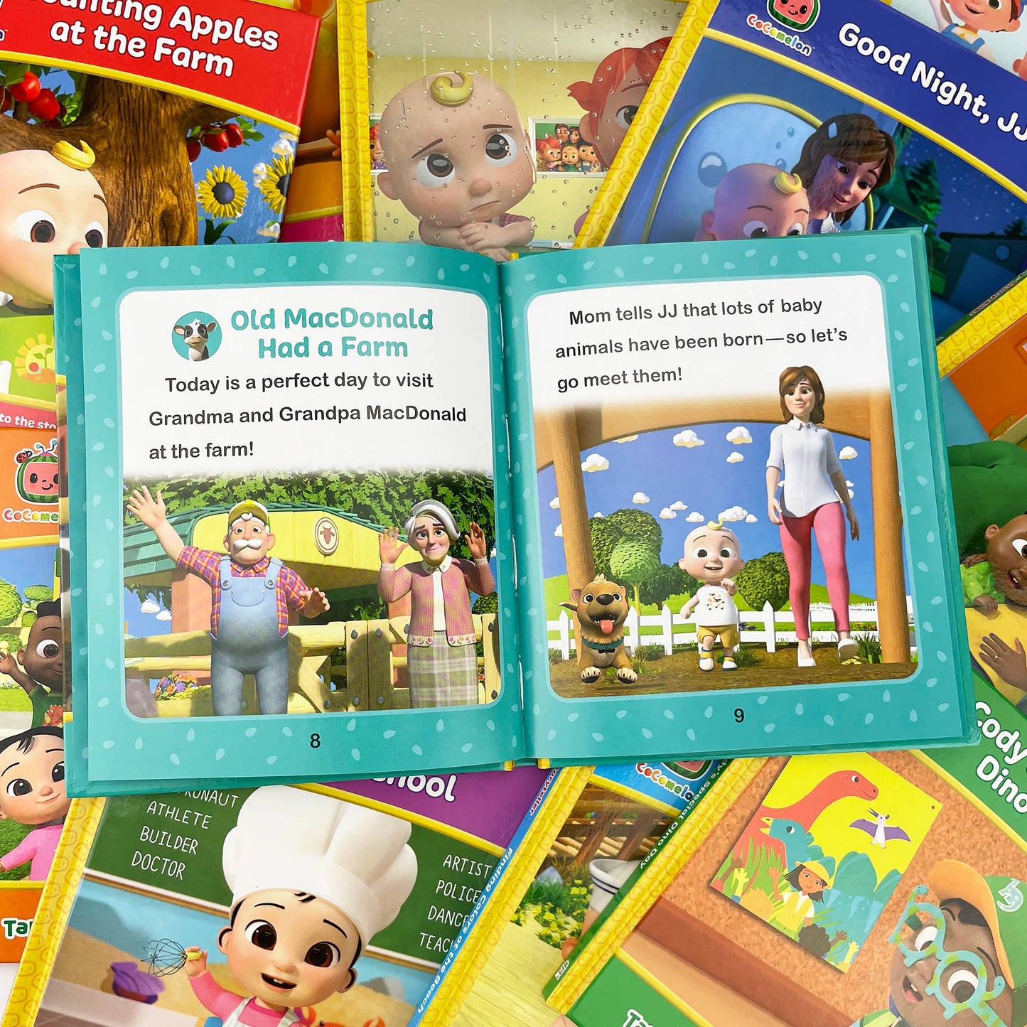 CoComelon Take-Along Storyteller Set