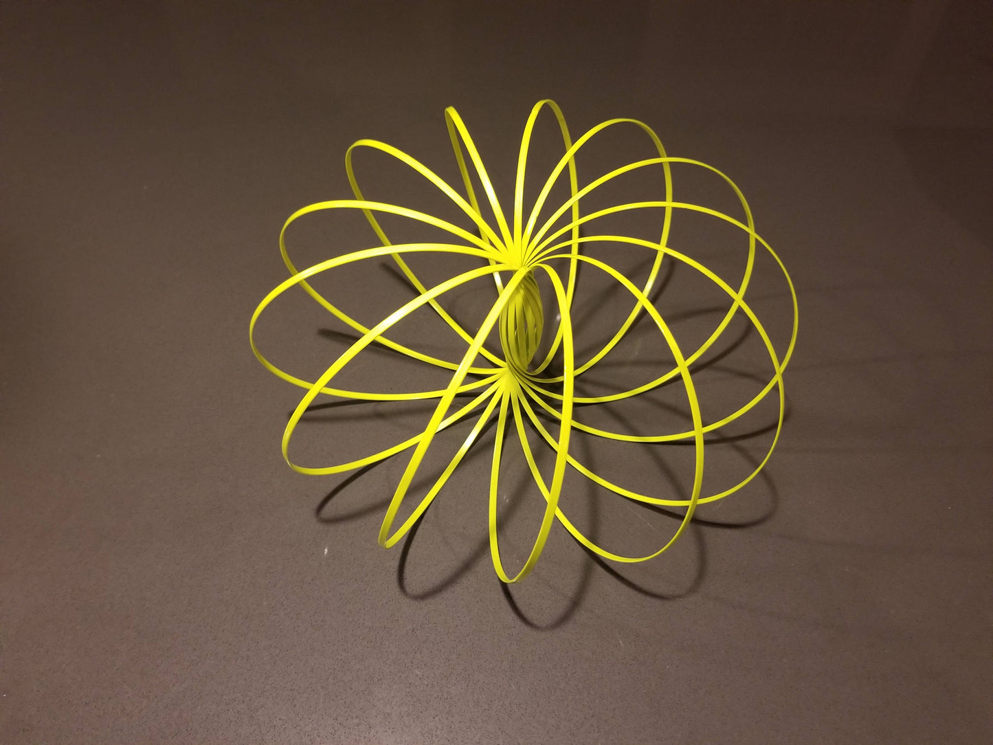 Glozi - Flow Toy - Glowing Yellow