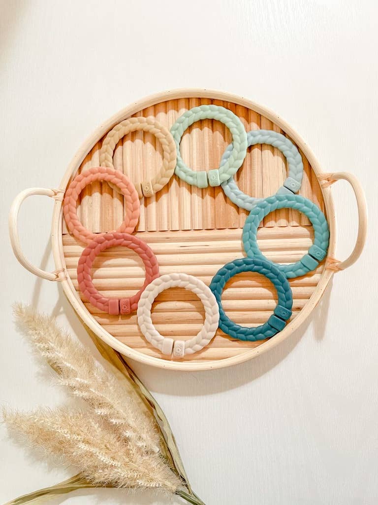 Bitzy Bespoke Itzy Rings Linking Ring Set: Neutral Rainbow