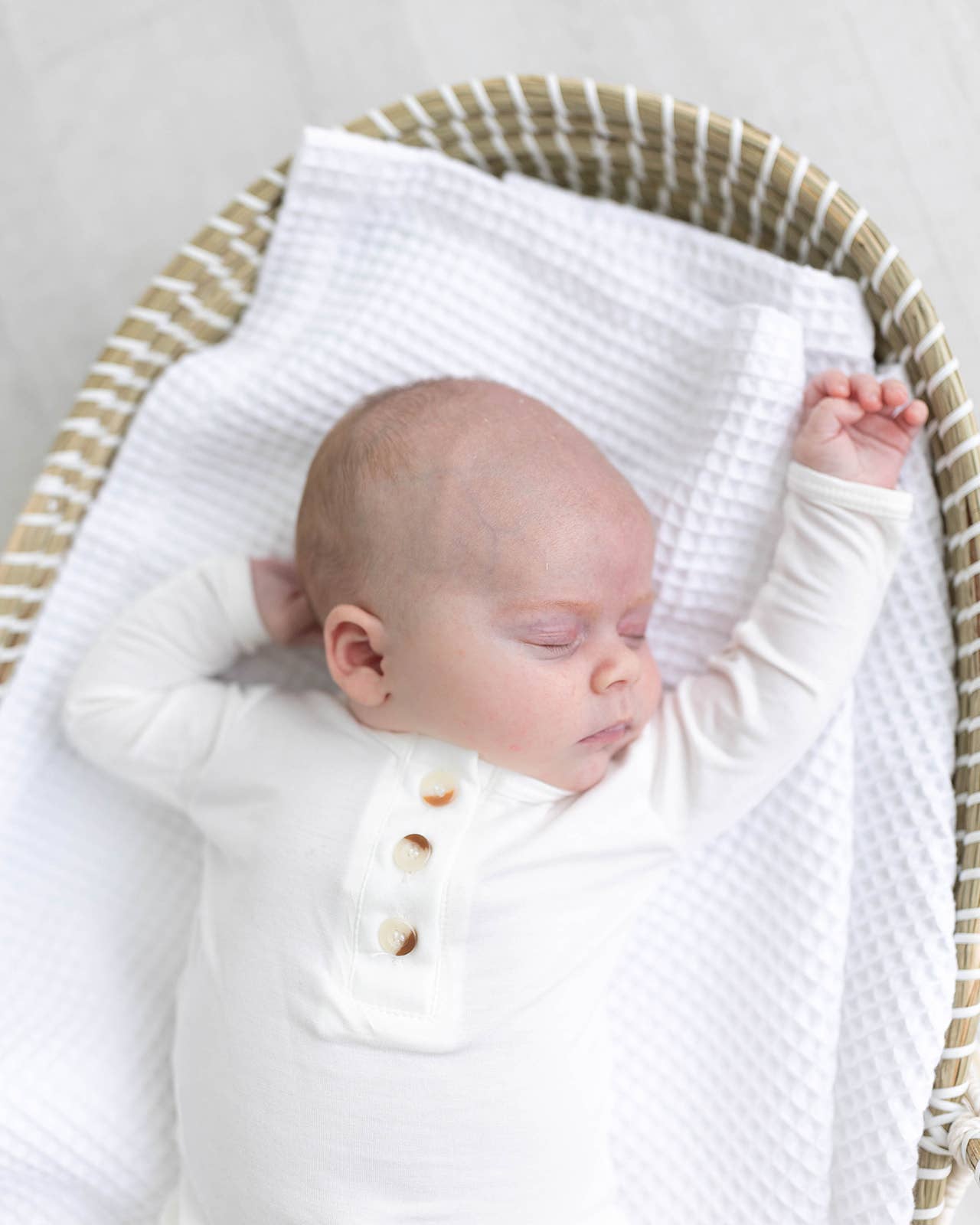 Top & Bottom Baby Outfit (Newborn - 12 months sizes) - White