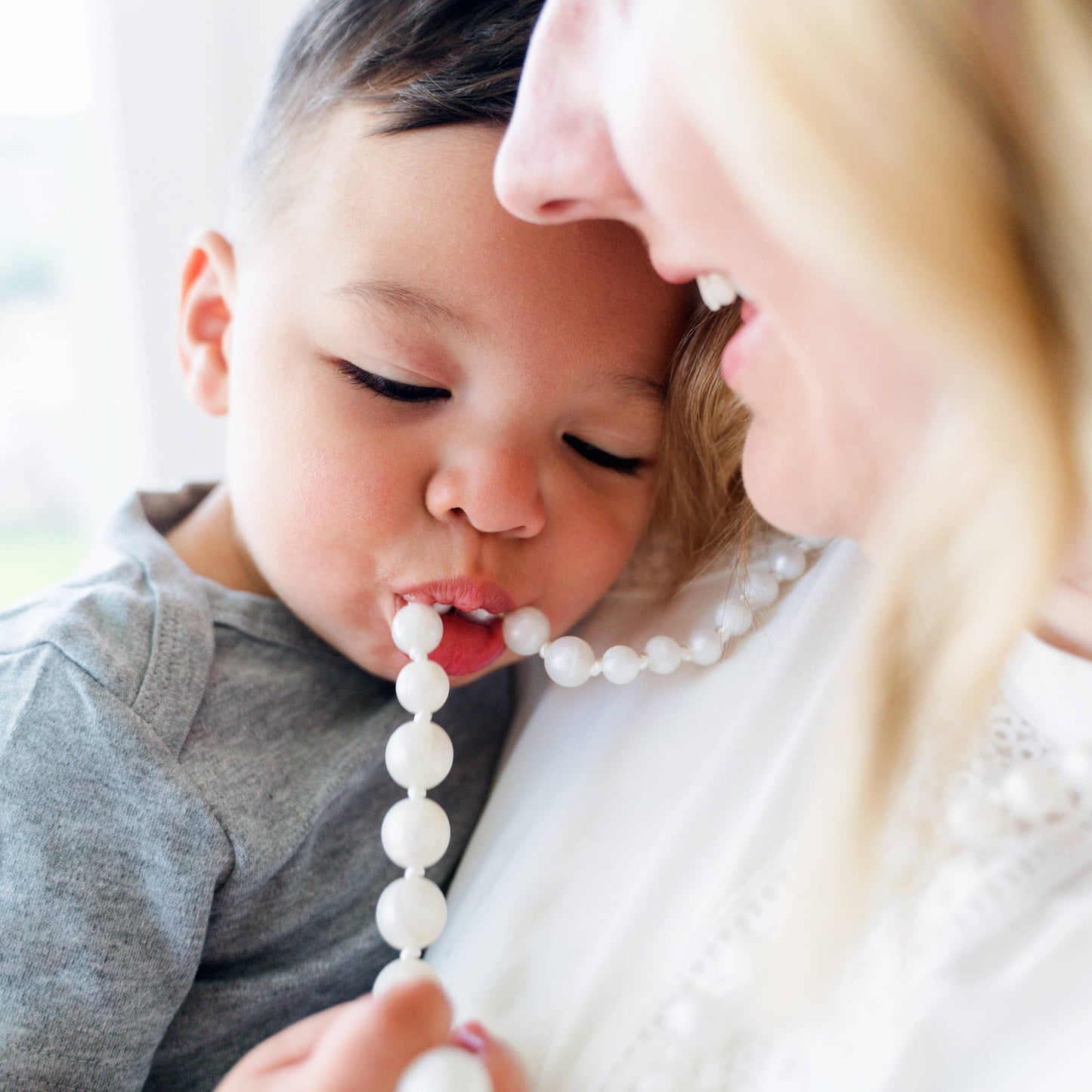 Audrey Teething Necklace - Pearl