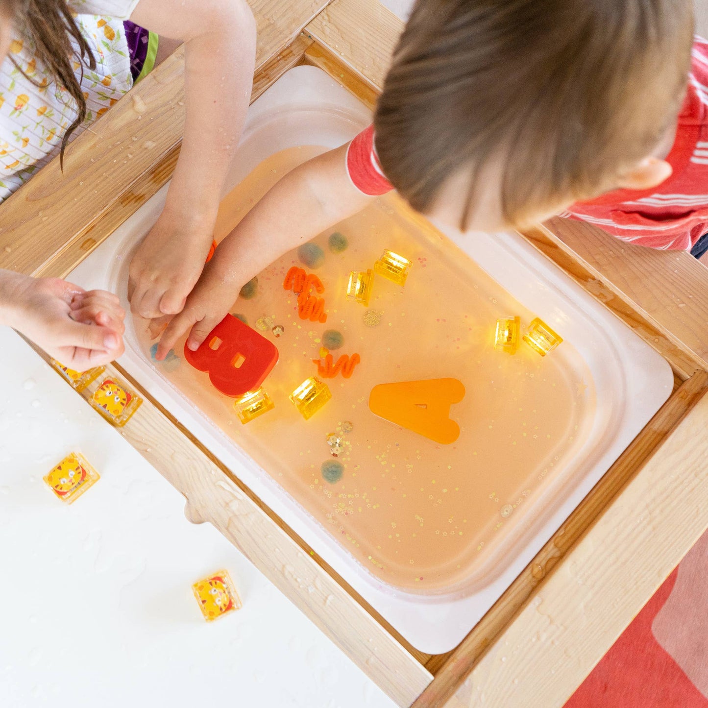 Daniel Tiger's Neighborhood - Light-Up Cubes