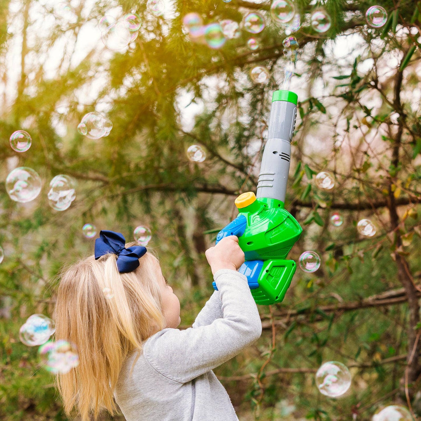 Maxx Bubbles Bubble N Fun Leaf Blower Toy/ Green