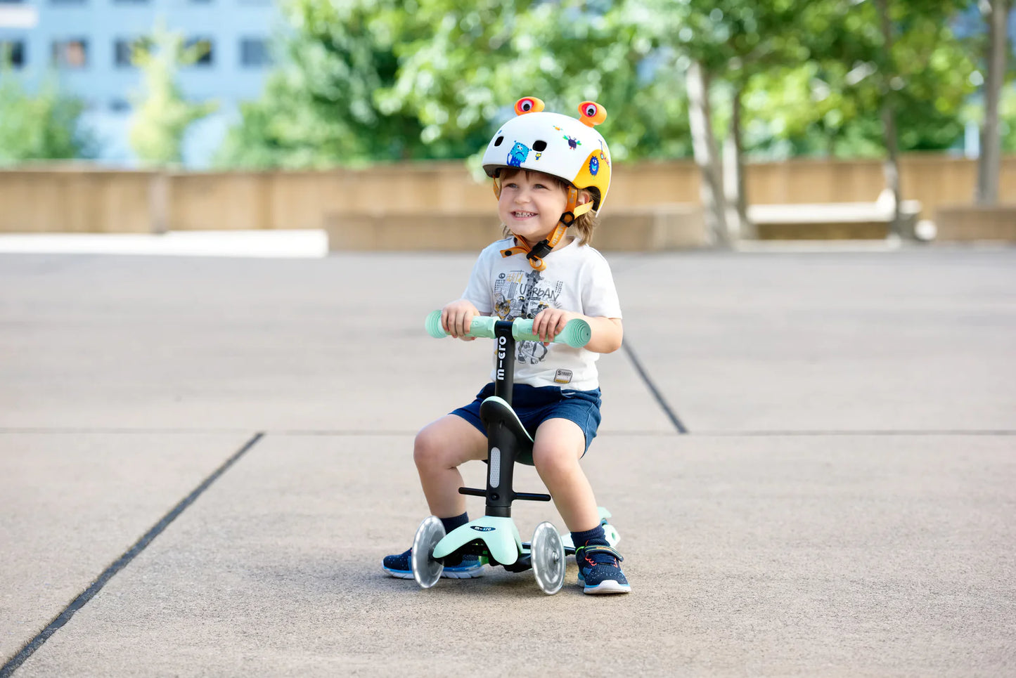 Mint Mini2Grow LED Scooter