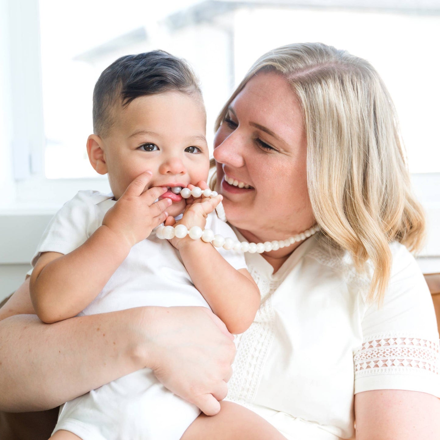 Audrey Teething Necklace - Pearl